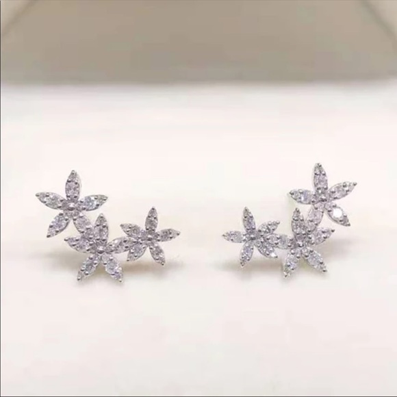New 925 Silver Beautiful Flowers Stud Earrings - Picture 6 of 6